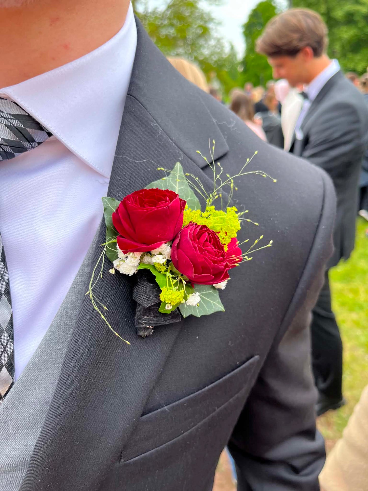 Corsage röd ros
